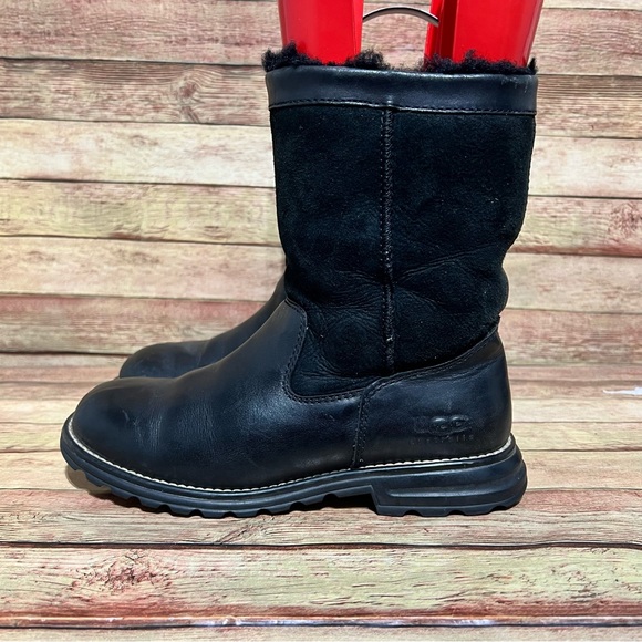 UGG Shoes - Ugg Brooks Black Short Boots